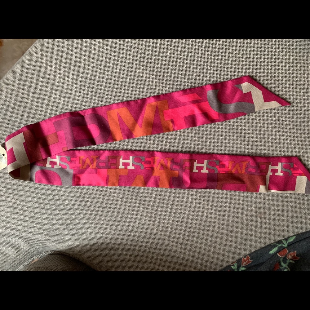 Hermès Twilly Scarf